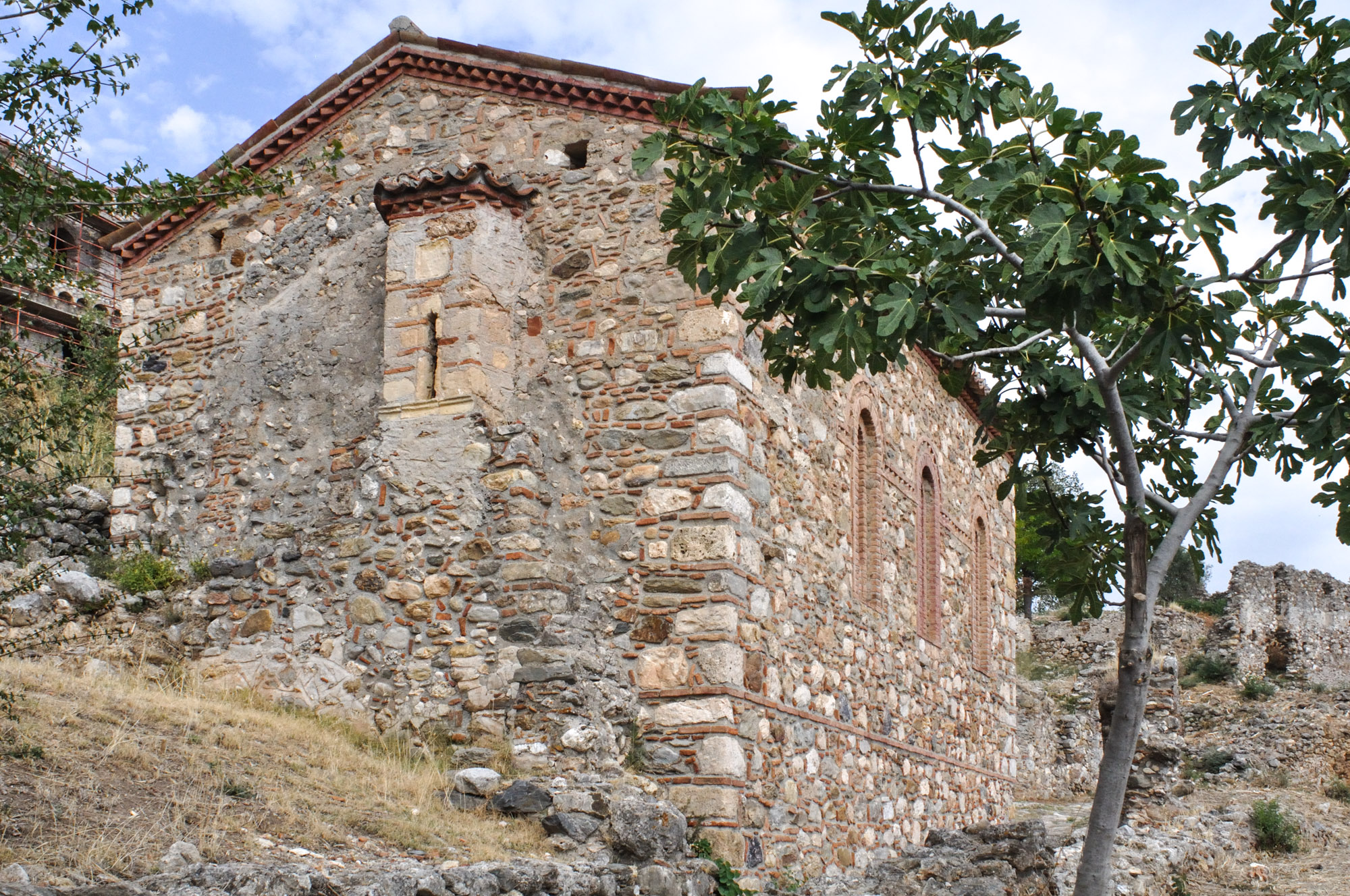 Ο ναΐσκος του Αγίου Χριστοφόρου από βορειοανατολικά