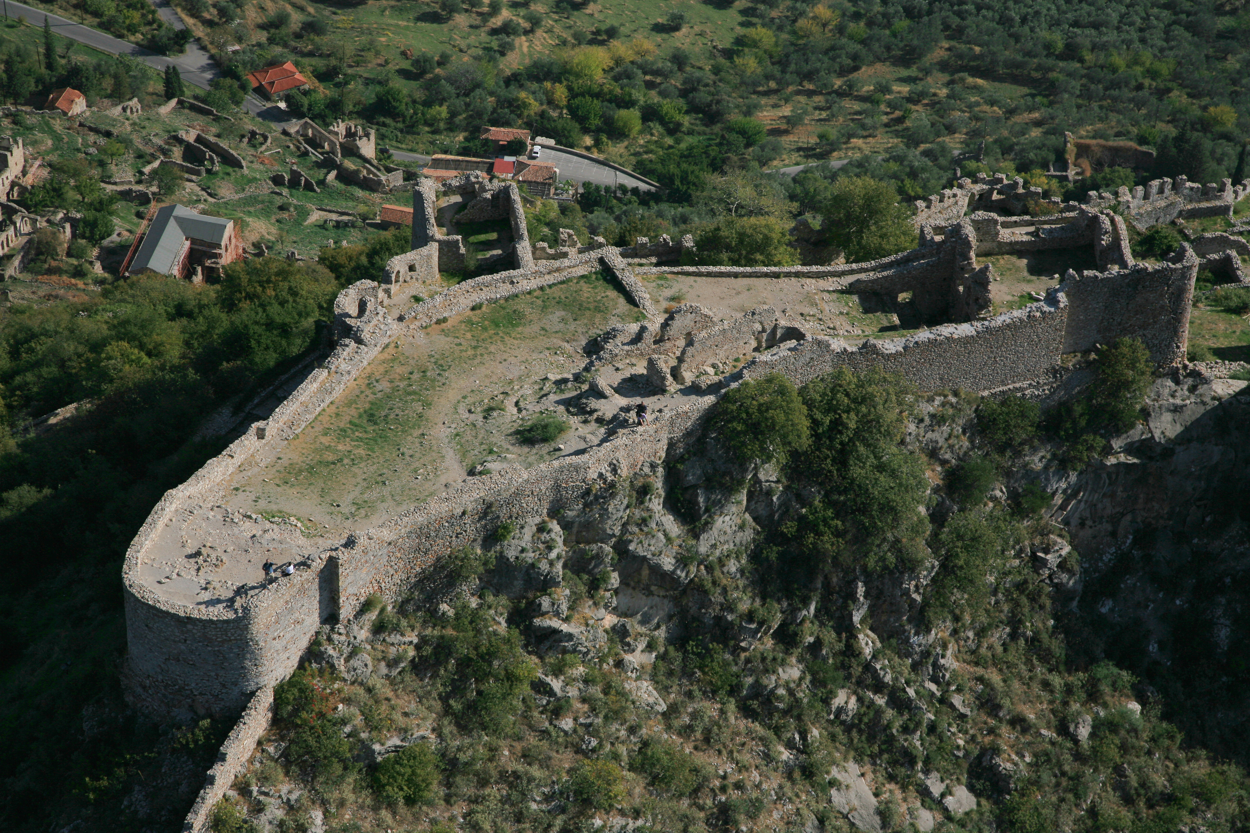  Το κάστρο στην κορυφή του λόφου.